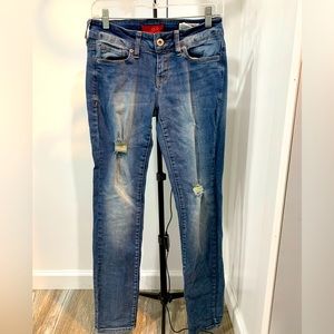 Guess Sarah fit medium rise skinny jeans size 27